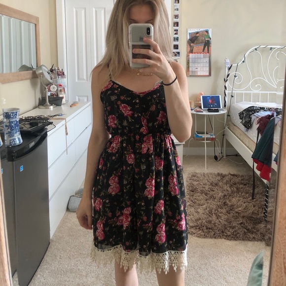 💥💥💥 SOLD💥💥💥 Dress - Picture 2 of 4